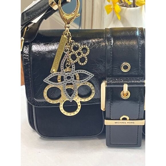 Louis Vuitton Bijoux Sac Tapage Key & Bag Charm — Parisian Luxury in Motion - Picture 7 of 7